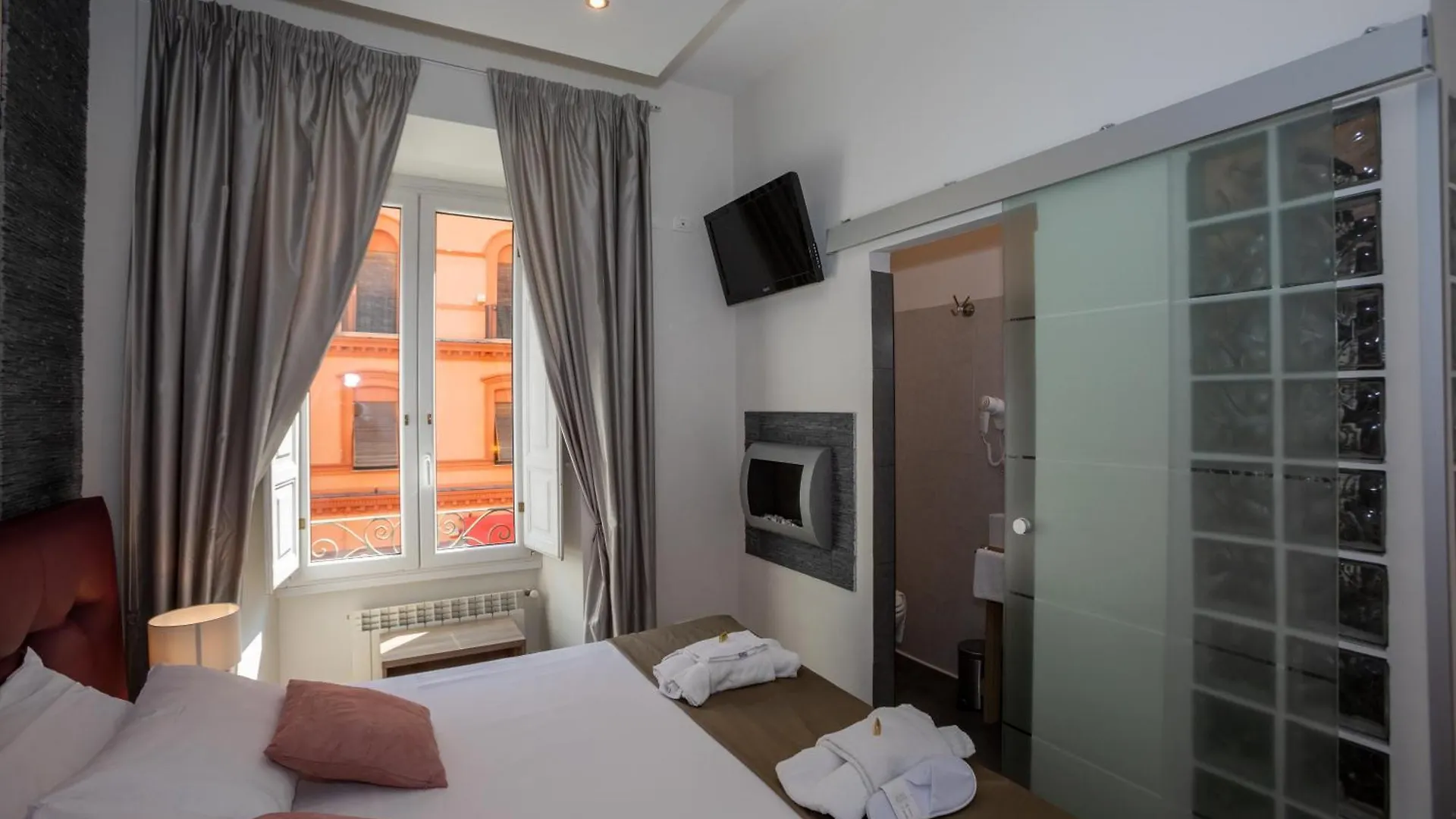 Dejavu Room Roma 2*,  Italia